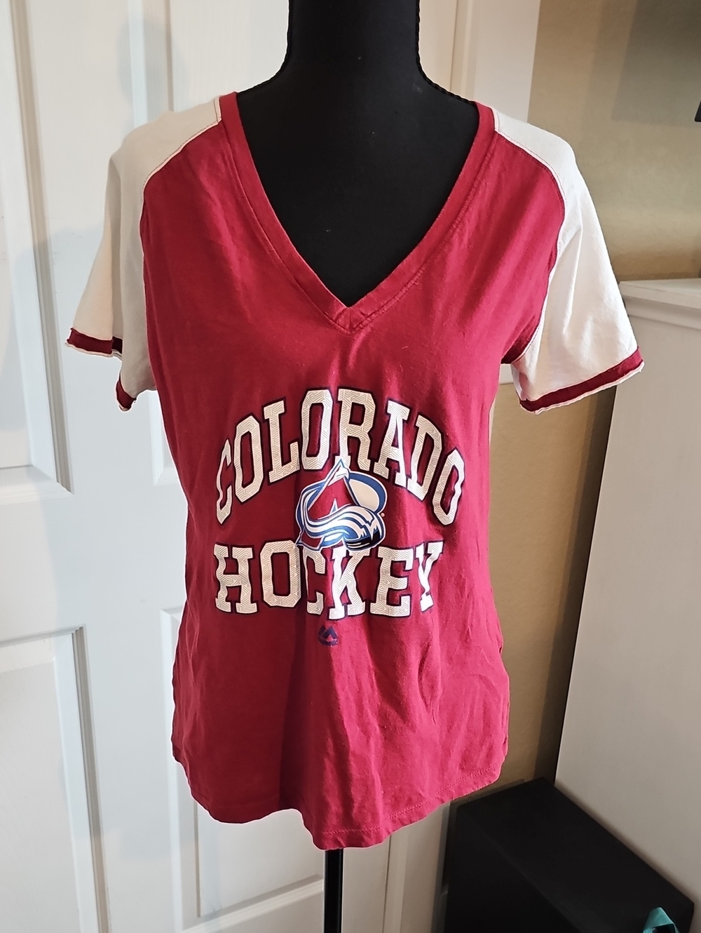Majestic Colorado Avalanche Hockey V-Neck Tee - Red & White